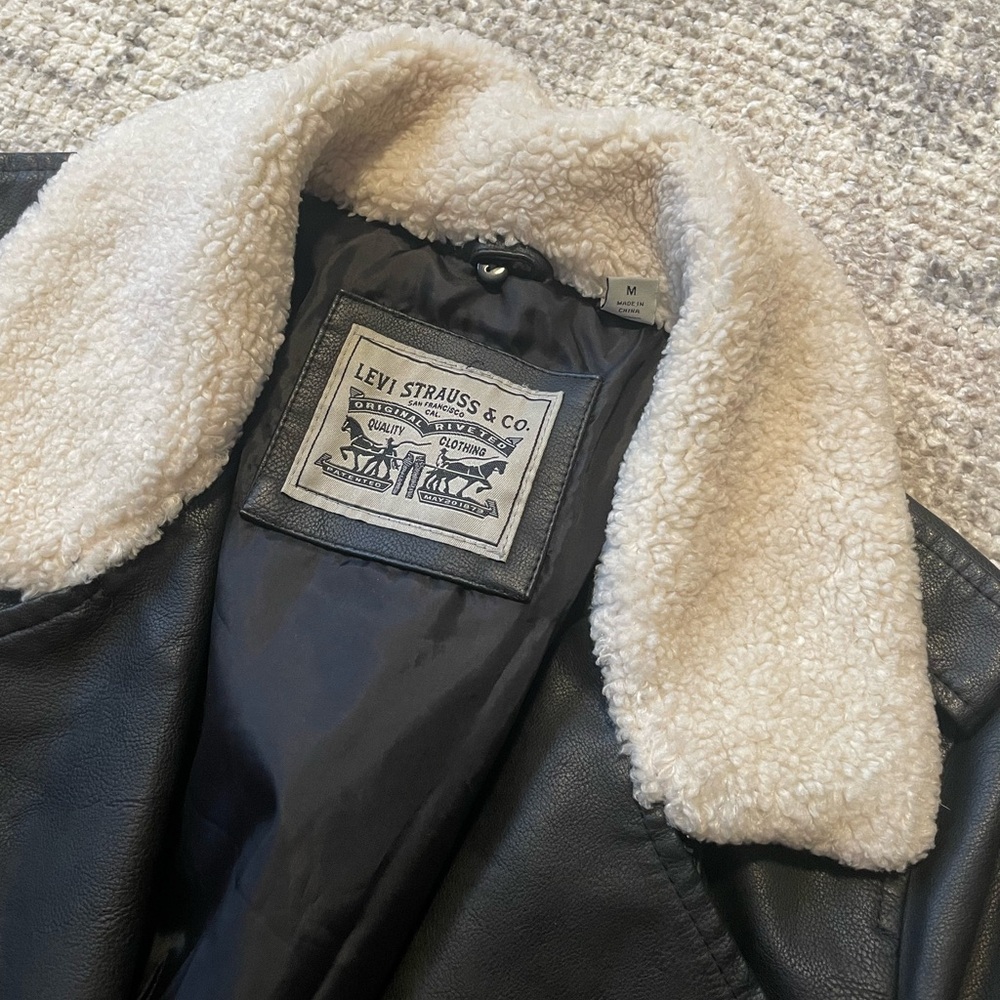 Levi’s Faux Leather Jacket NWOT - Picture 2 of 3